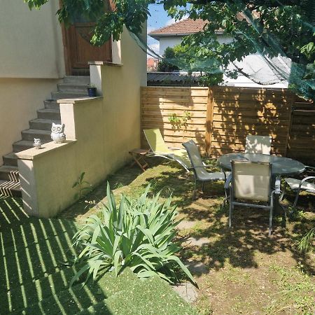 Appartement Independant Dans Maison Avec Jardinet, Au Calme Sérézin-du-Rhône Buitenkant foto