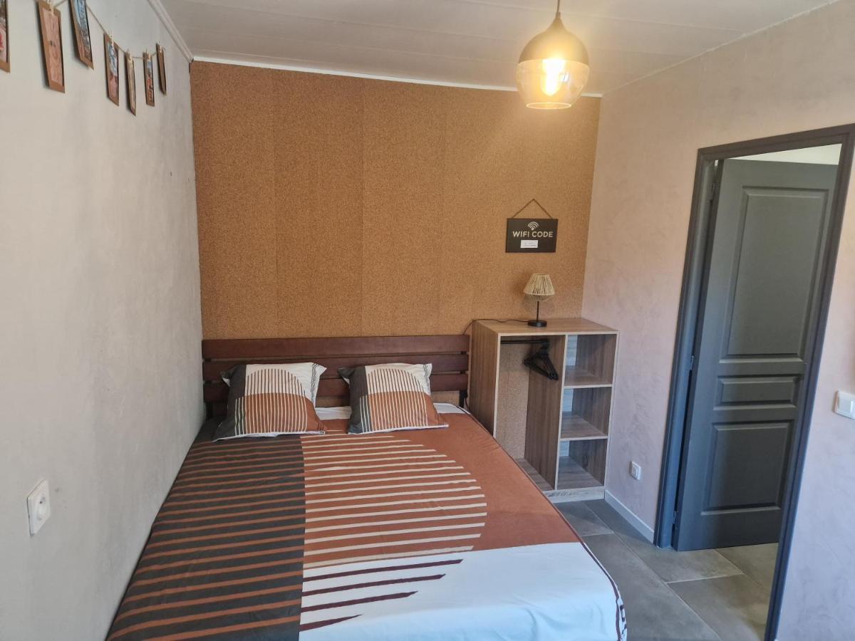 Appartement Independant Dans Maison Avec Jardinet, Au Calme Sérézin-du-Rhône Buitenkant foto