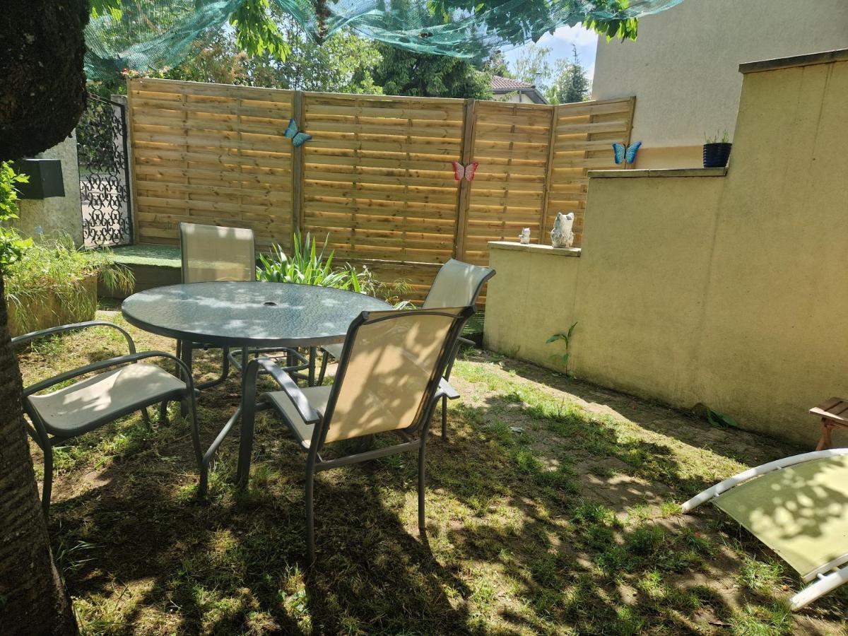 Appartement Independant Dans Maison Avec Jardinet, Au Calme Sérézin-du-Rhône Buitenkant foto